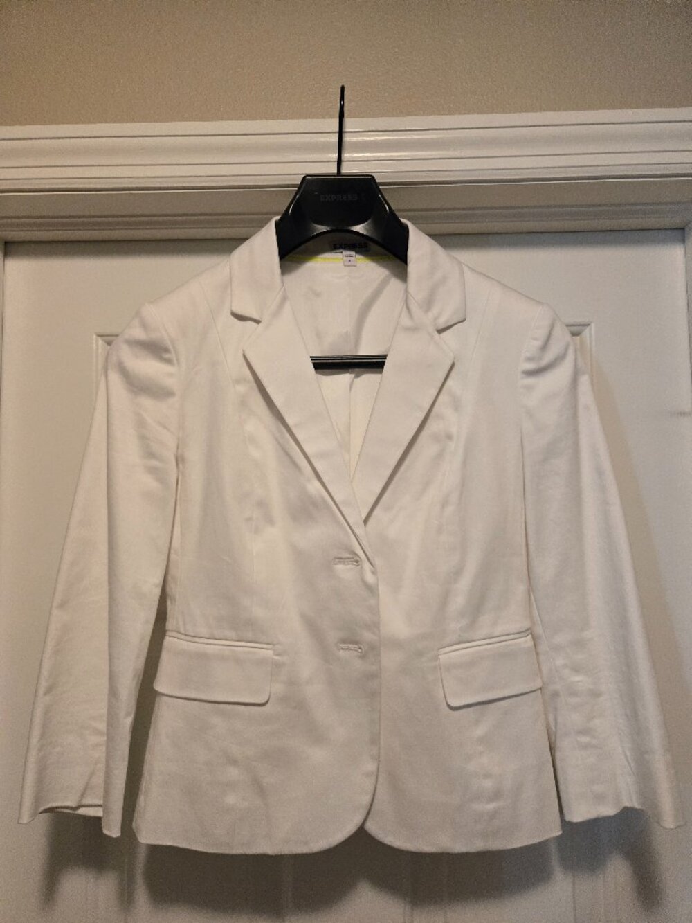 Express Women's Size 4 White Suit Jacket
